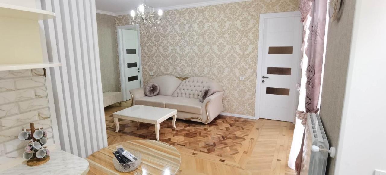 Nano'S Apartament-2 Kutaisi Bagian luar foto